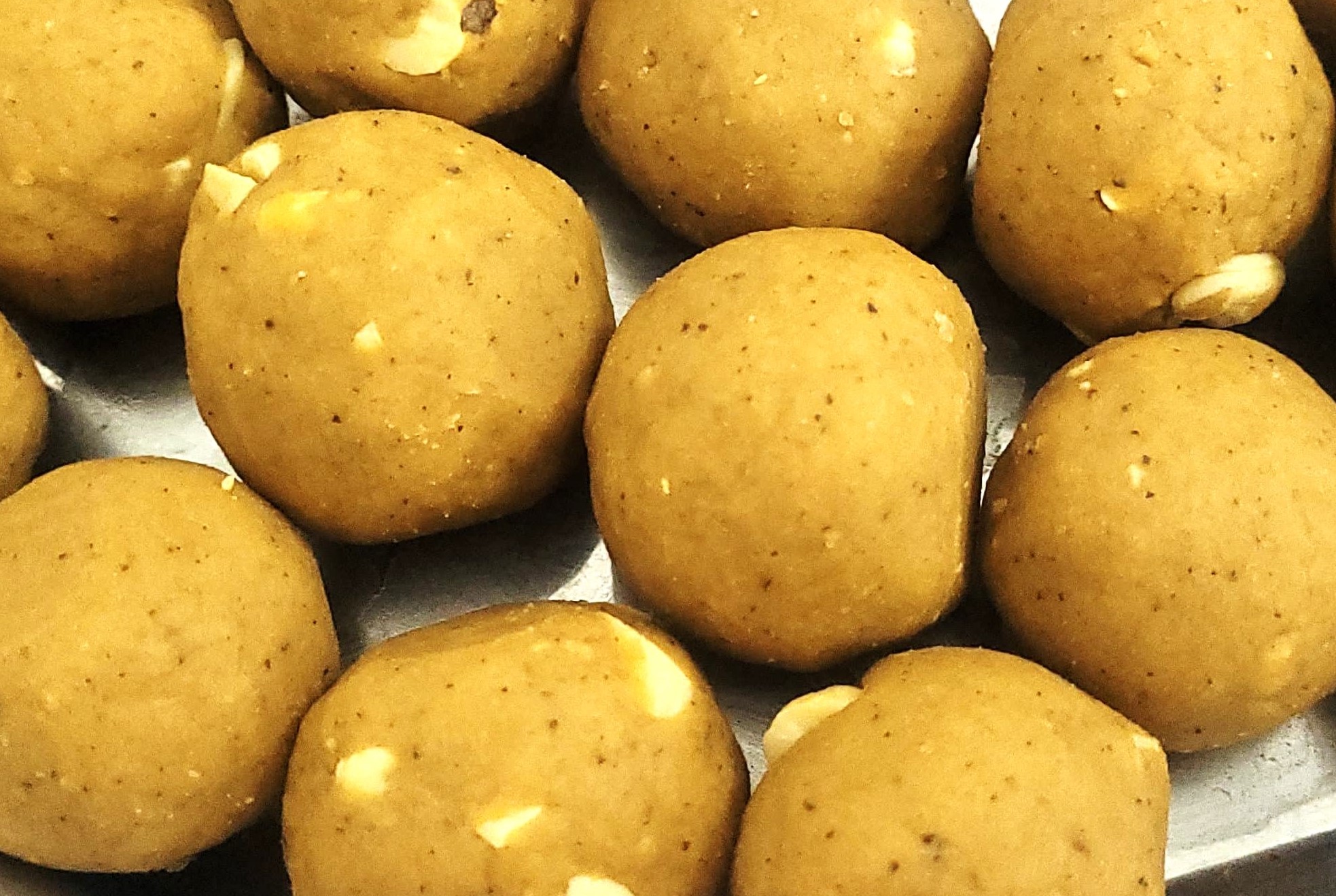 Besan Laddu 500gms Laddu Sadan
