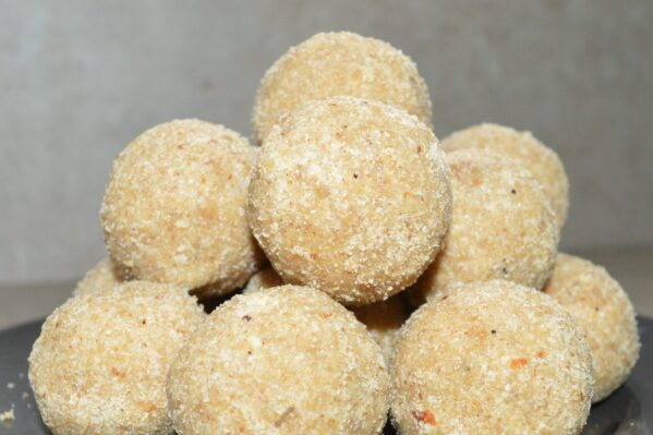 Gond Laddu