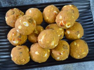 Singhada Aata Laddu