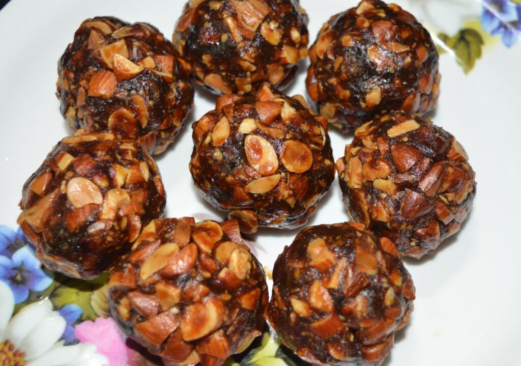Khajur Badam Laddu